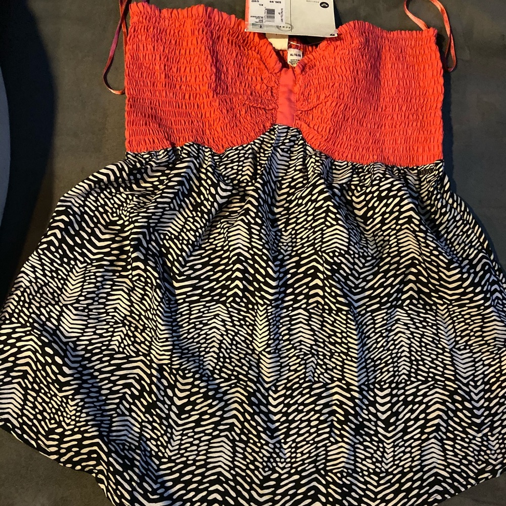 Brand new roxy tube top xl